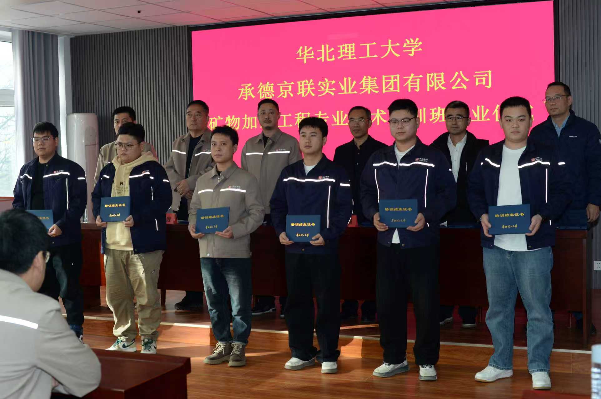 1763691145486076274.jpg f43f631ed61c683046690cc3425f969d.jpg